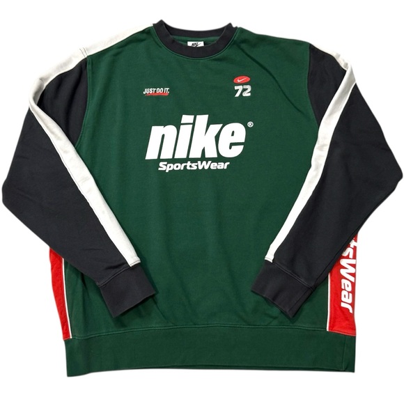 Nike Sportswear Club Fleece Crew neck sweatshirt with 